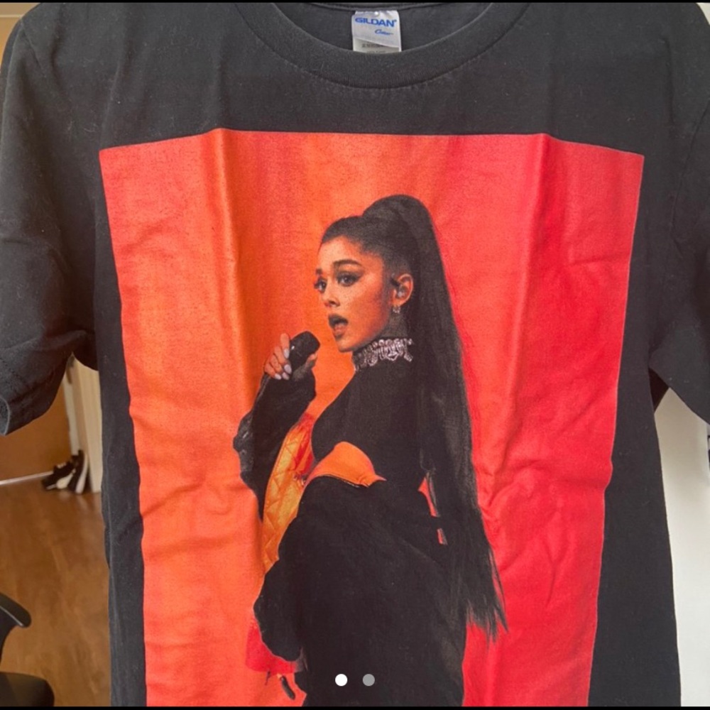 DANGEROUS WOMAN TEE ARIANA GRANDE